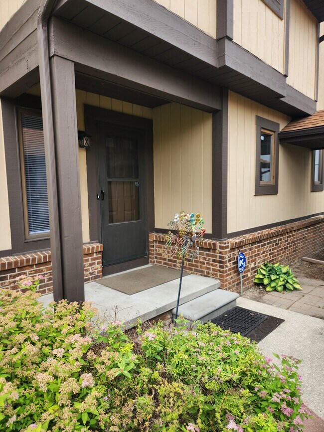 Foto del edificio - 1144 Country Creek Ln