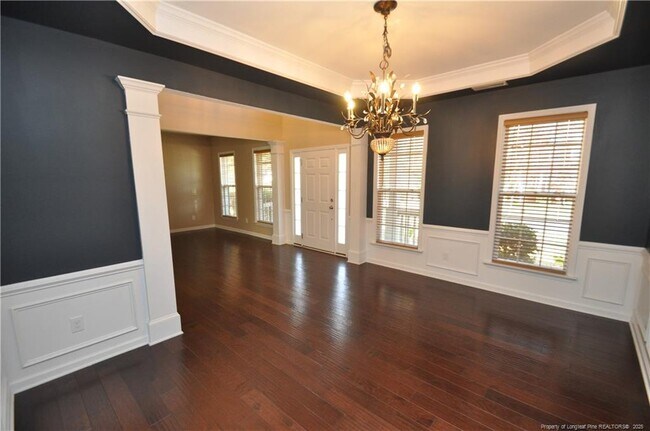 Foto del edificio - 300 Sutton Glen Dr