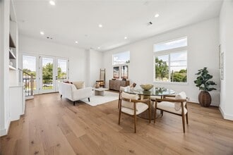 Building Photo - 2810 Mills St