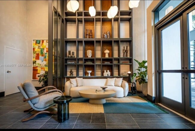 Building Photo - 11 NE 6th St