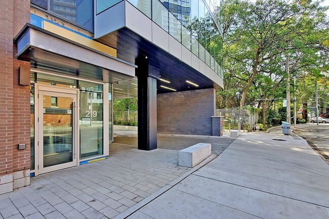Building Photo - 219 Dundas St E
