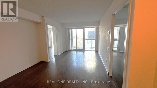 Building Photo - 5168-5168 Yonge St