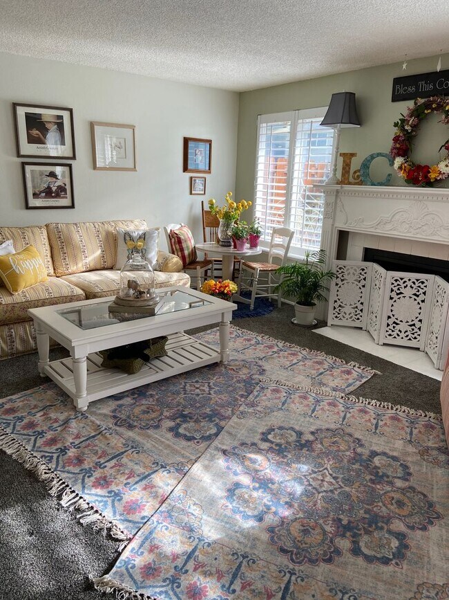 Foto del edificio - Bright 2 bedroom, 1 bath in a Private community with surrounding amenities in Hillsboro Magnolia ...