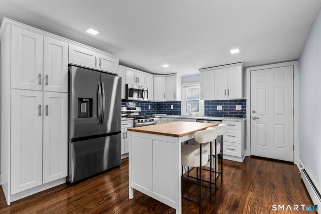 Building Photo - 75 Commercial St