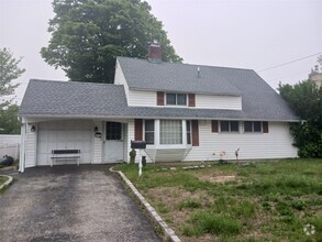 Building Photo - 267 Elm Dr S