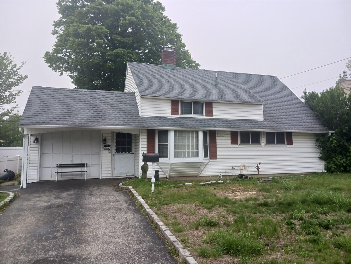 Primary Photo - 267 Elm Dr S