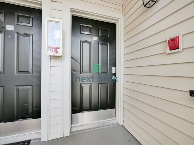 Building Photo - 3 Bed and 2 Bath Beautiful Condo is Available for Rent!