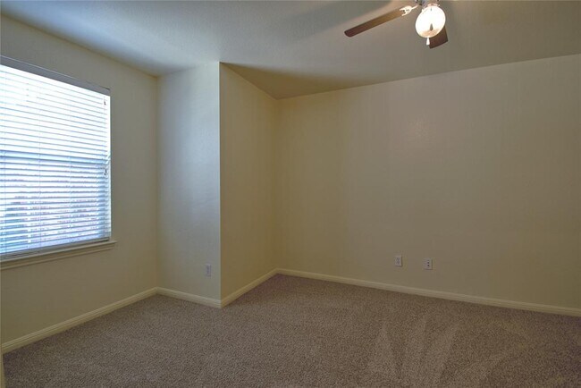 Building Photo - 7749 Squirrel Hollow Dr