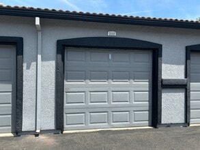 Building Photo - 5201 Laguna Oaks Dr