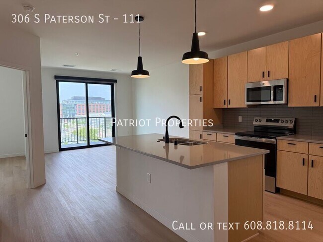 Building Photo - 306 S Paterson St