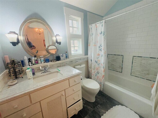 Building Photo - 1107 Nueces St