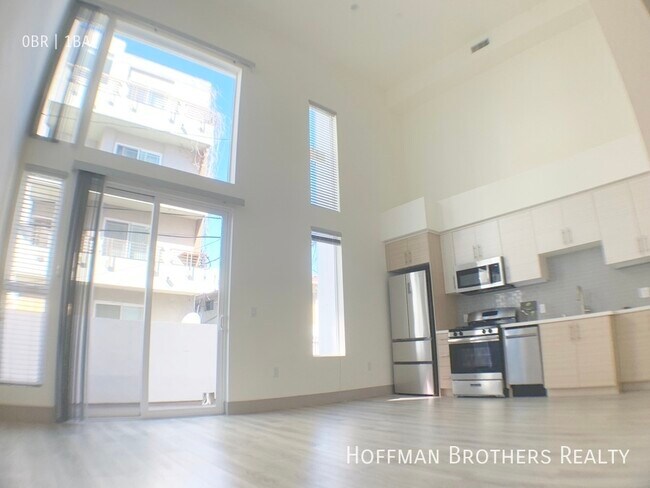 Foto del edificio - 1037 S Hobart Blvd