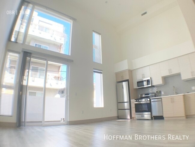 Building Photo - 1037 S Hobart Blvd