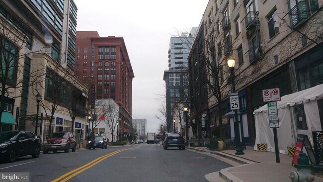 Foto del edificio - 11423 Commonwealth Dr