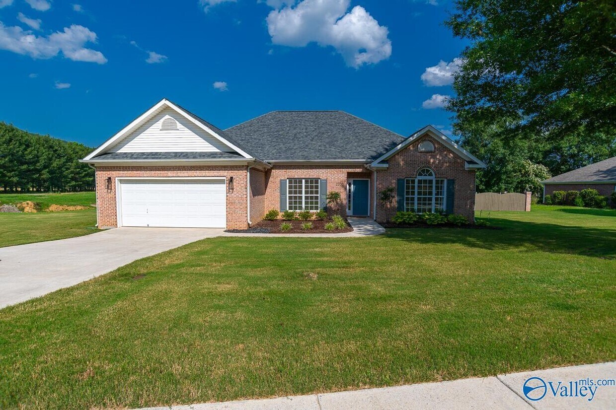Foto principal - 2200 Little Cove Rd