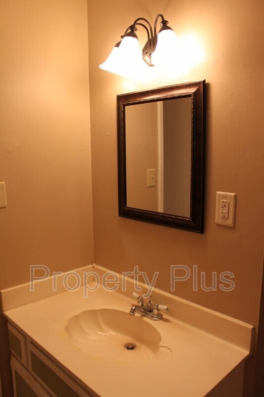 Building Photo - 2605 S Rita Ln