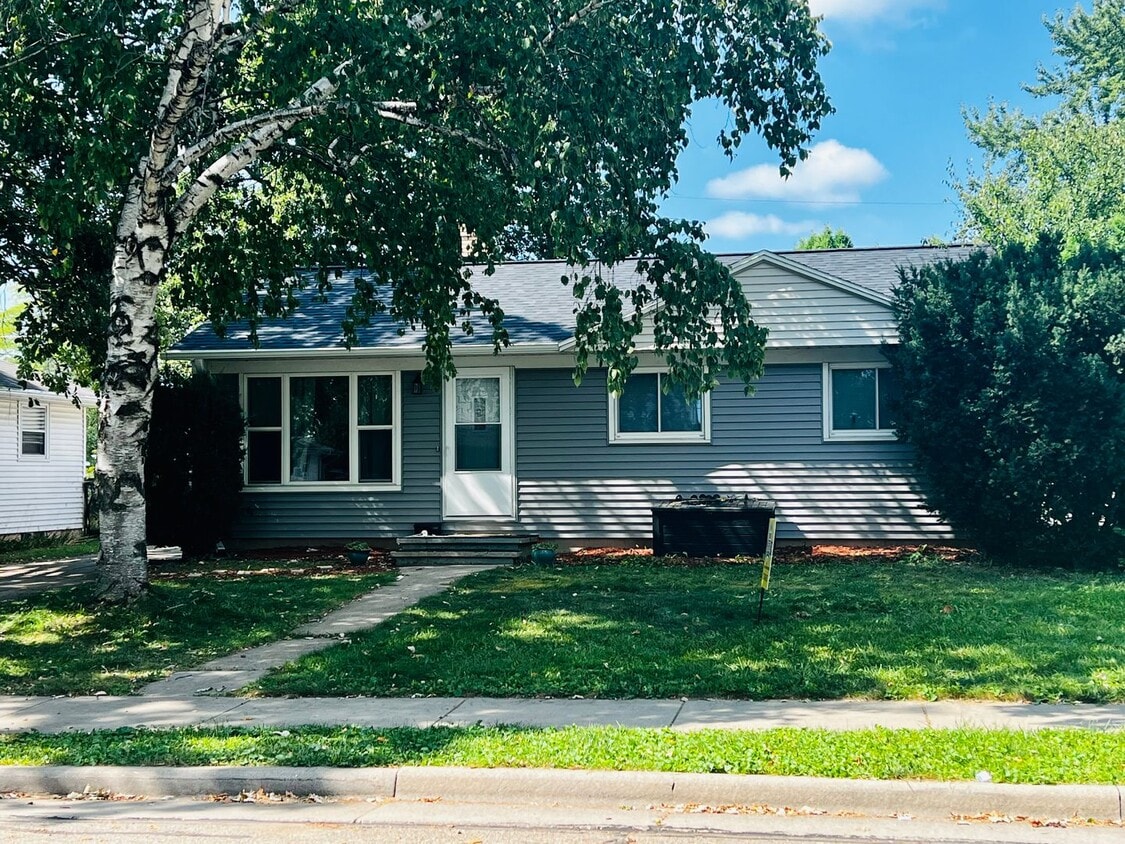 Primary Photo - Charming 3 bedroom house