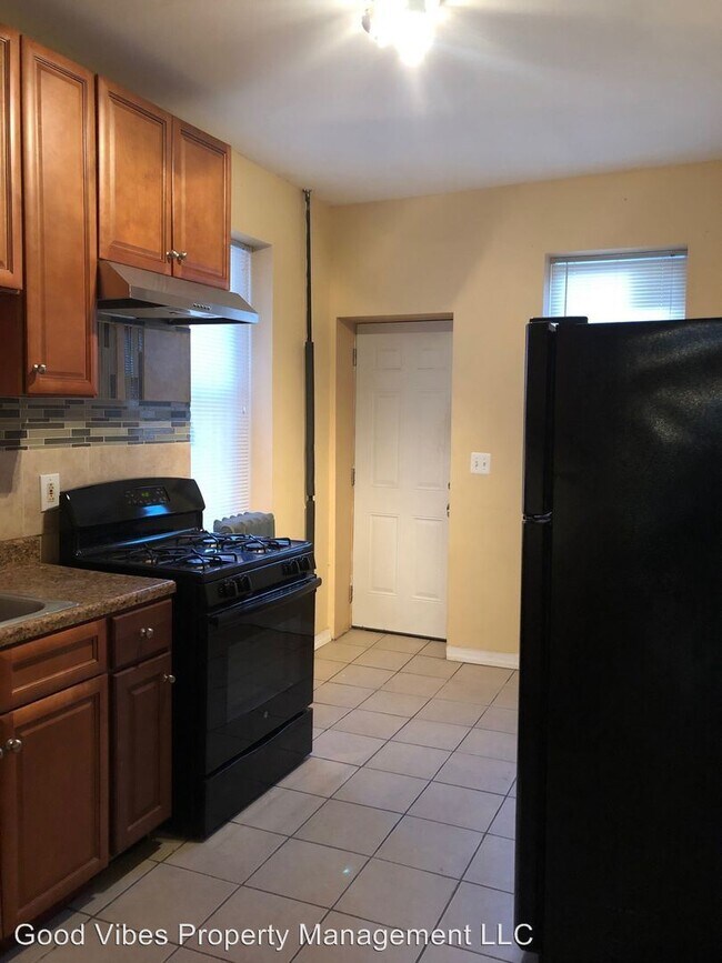 Building Photo - 5 br, 1 bath House - 412 N Olden Ave