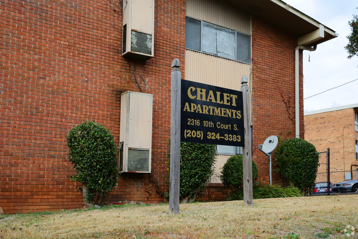 Building Photo - Chalet on 10th