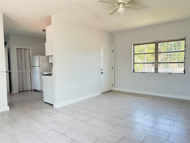 Building Photo - 1060 SW 29th Ave
