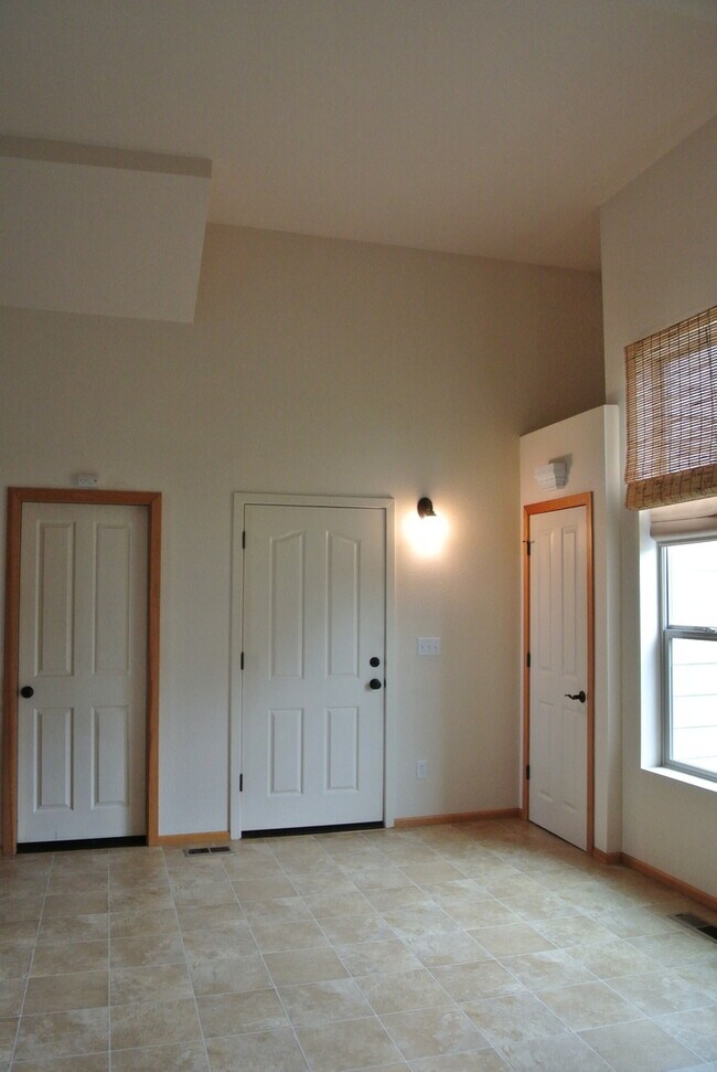 Foto del edificio - Corvallis Comfort & Convenience: Spacious 3-bedroom, 2.5 bath  Townhome