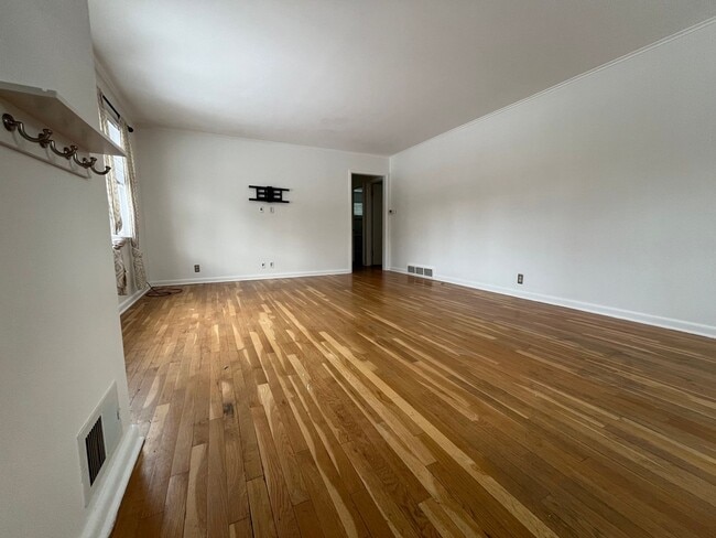 Building Photo - 310 30th St