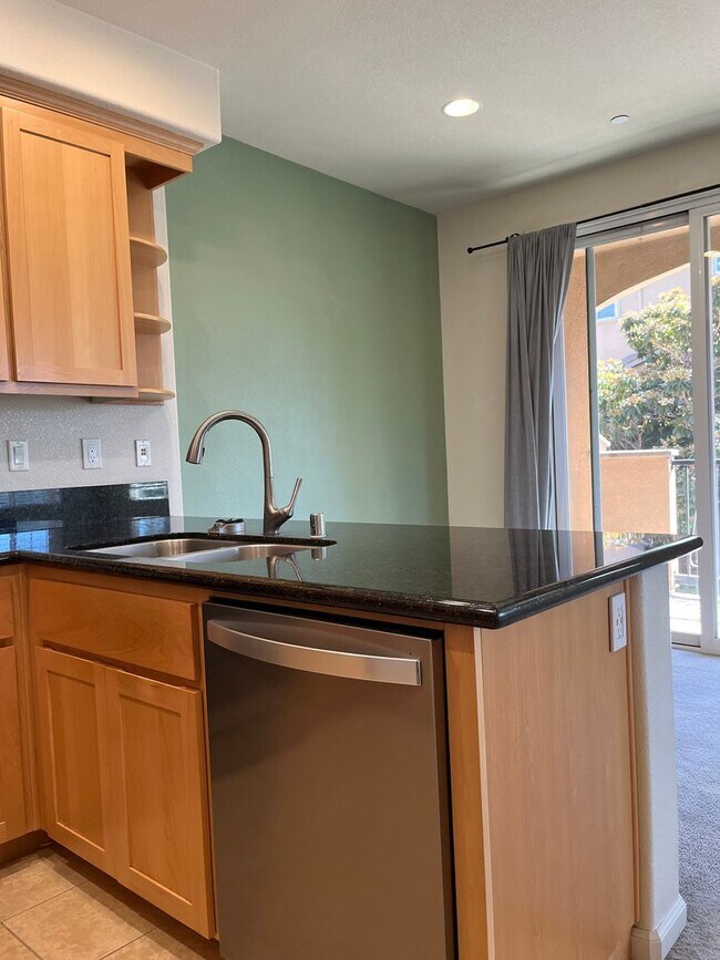 Foto del edificio - Stylish Willow Glen Townhome with Dual Master Suites, High Ceilings & Modern Upgrades!
