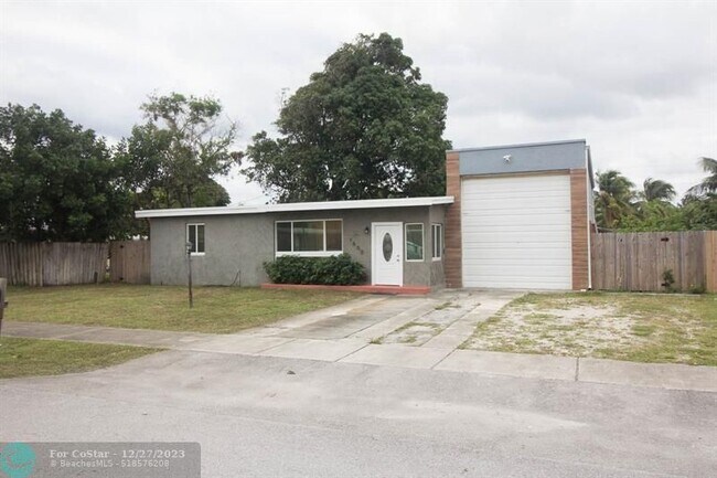 Building Photo - 1650 NE 44th St