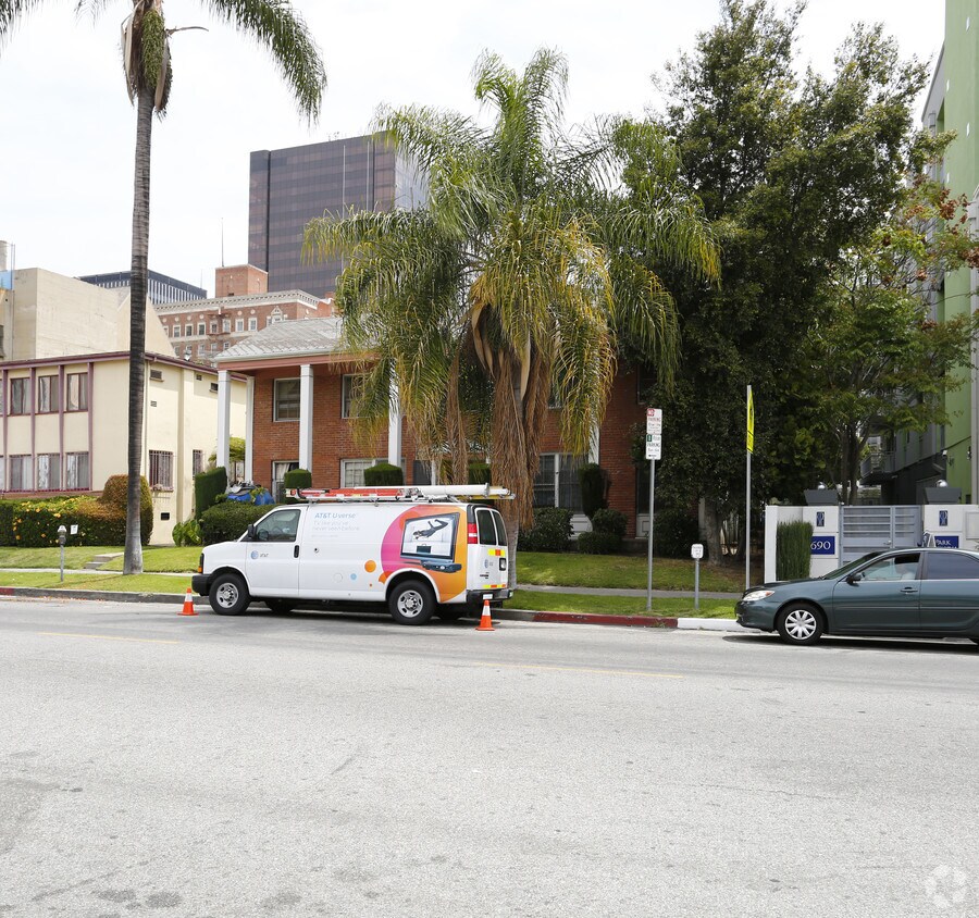 Foto del edificio - 680 S Catalina St
