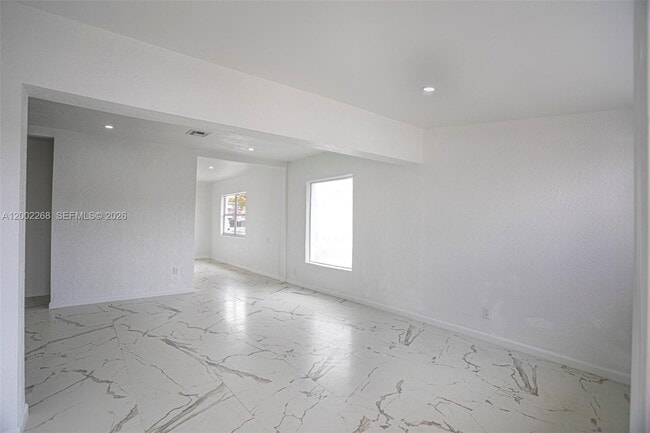 Foto del edificio - 988 NW 10th St