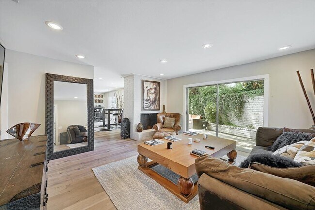 Foto del edificio - 2404 McCall Rd