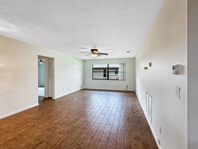 Foto del edificio - 5510 Eagle Dr