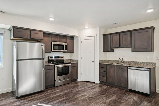 Foto del edificio - OPEN HOUSE August 2, Saturday | Stylish, 2...