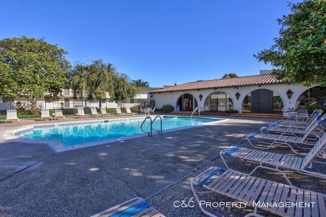 Building Photo - Spacious 2 bedroom Condo in Monterey