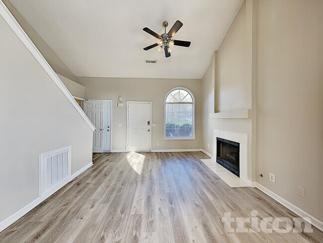 Building Photo - 4242 Tenneyson Ln