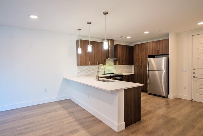 Building Photo - 2213 Poquito St