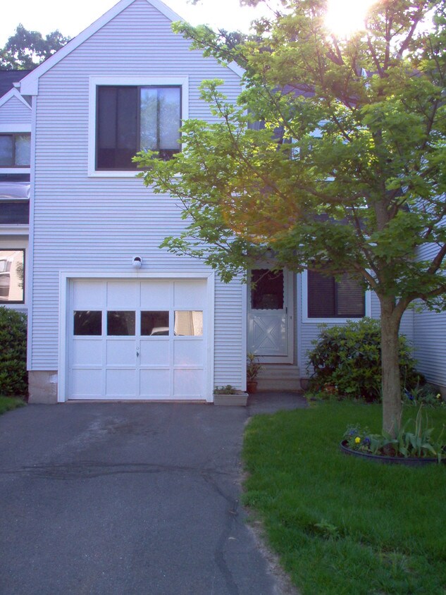 2 Evergreen Trail, Farmington, CT 06032 Condo for Rent in Farmington