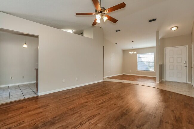 Foto del edificio - 1012 Cameo Crest Ln