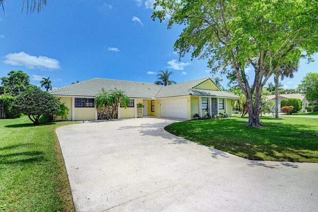 Building Photo - 6833 Bianchini Cir