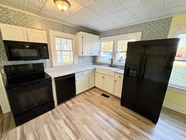 Foto del edificio - Reduced - Charming 3-Bed, 2-Bath Home in W...