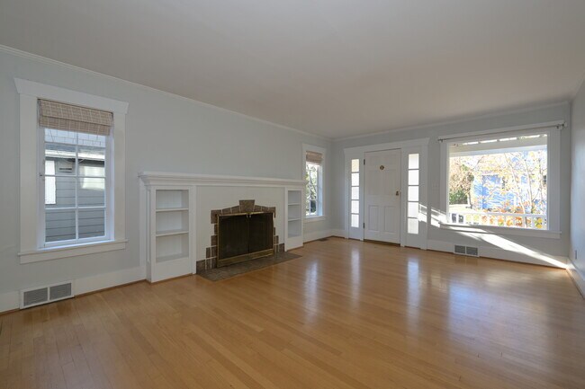 Building Photo - 7526 9th Ave NE