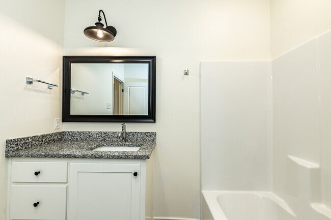 Foto del edificio - Like New/Convenient to All Institutions of...