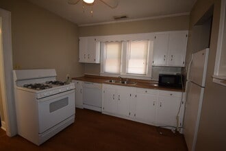 Building Photo - 643 Golfview Dr