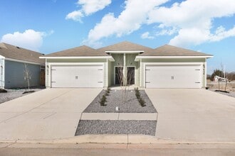 Building Photo - 636 Heathers Wy