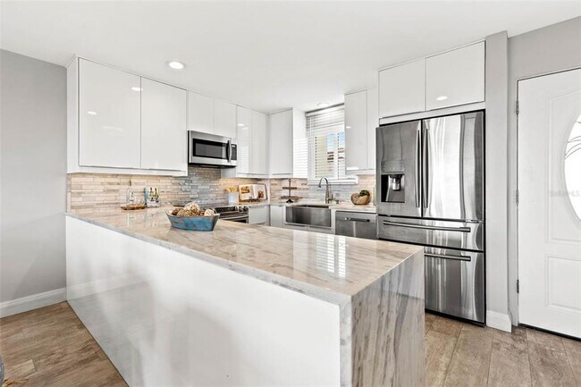 Foto del edificio - 1365 Snell Isle Blvd NE