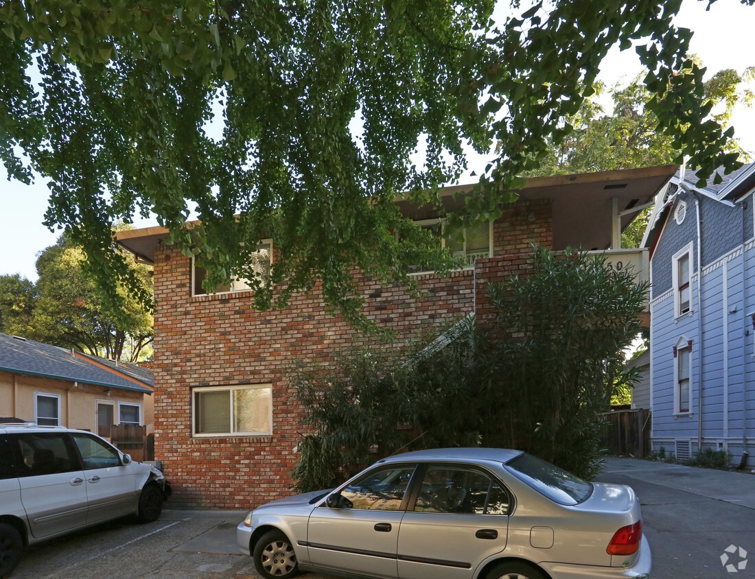 Building Photo - 350 S 10th St