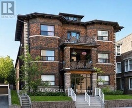 Building Photo - 1643 Bloor St W