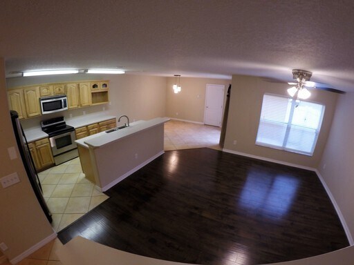 Foto del edificio - Avalon Park Spacious two story townhome