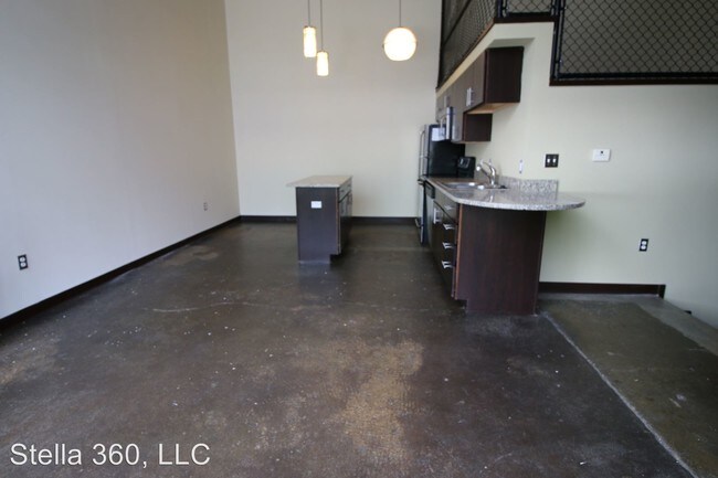 Building Photo - 360 Stockton St