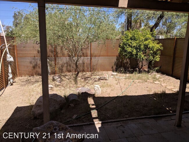 Foto del edificio - Studio, 1 bath House - 147 1/2 N Highland Ave